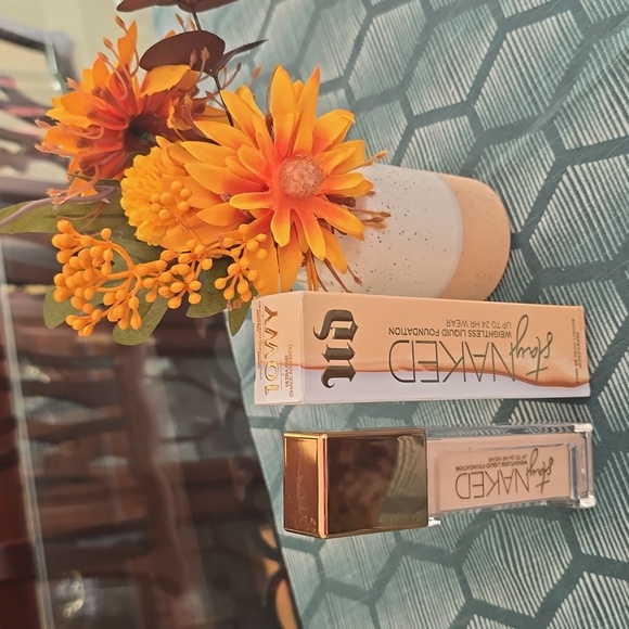 STAY NAKED BRAND WOMEN'S FOUNDATION 1.0 fl oz. - Picture 2 of 6